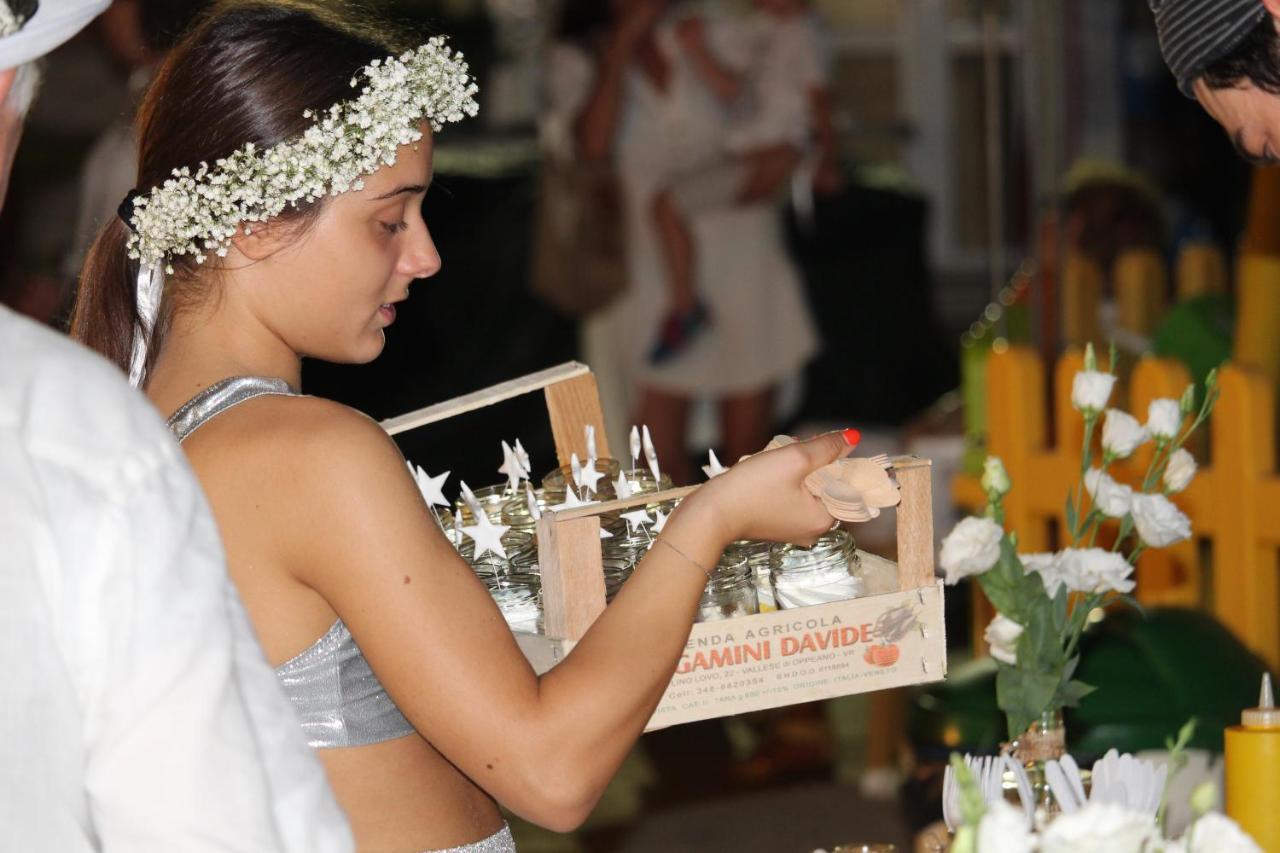 Hotel Alfonsina Riccione Bagian luar foto