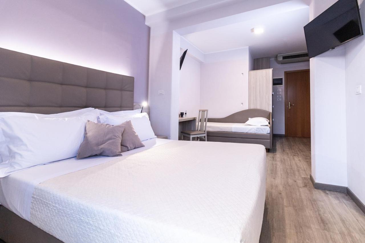 Hotel Alfonsina Riccione Bagian luar foto