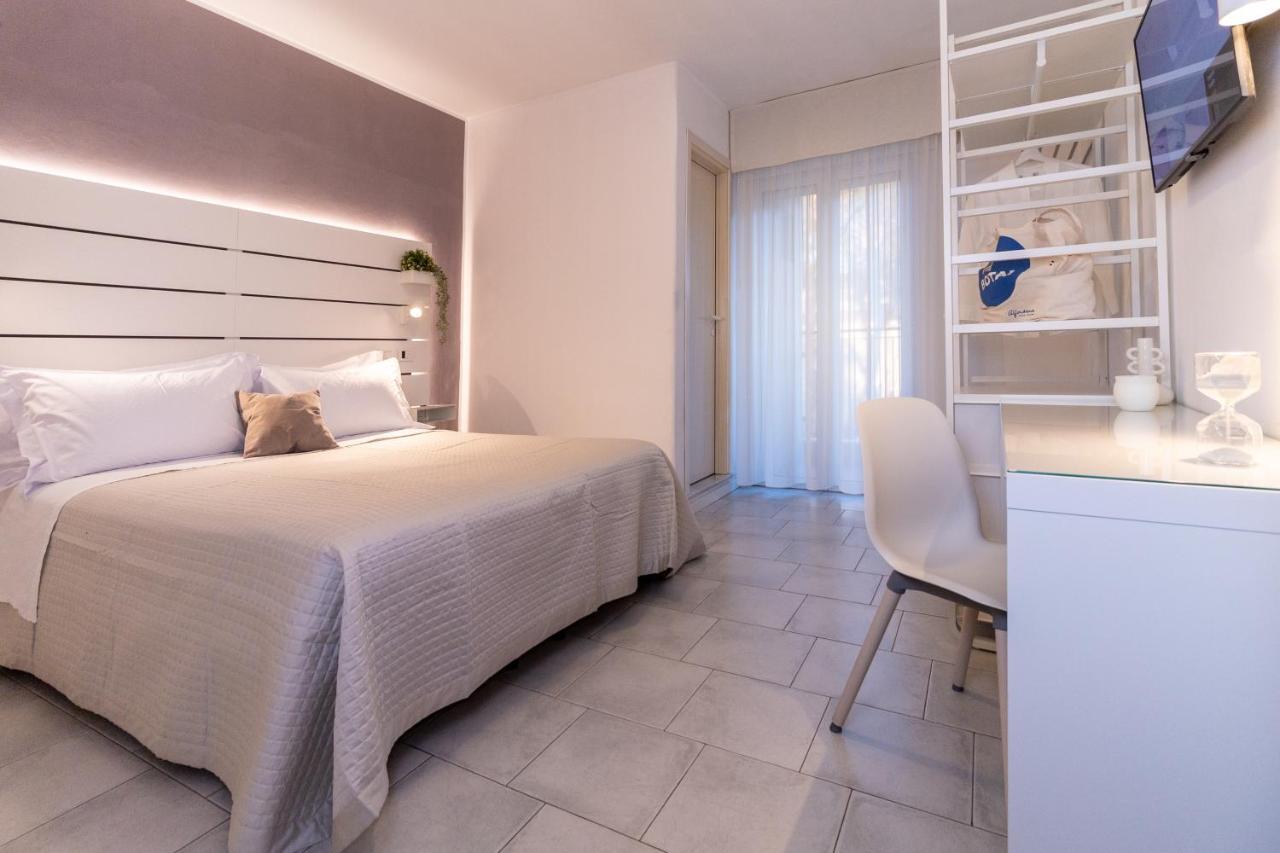 Hotel Alfonsina Riccione Bagian luar foto