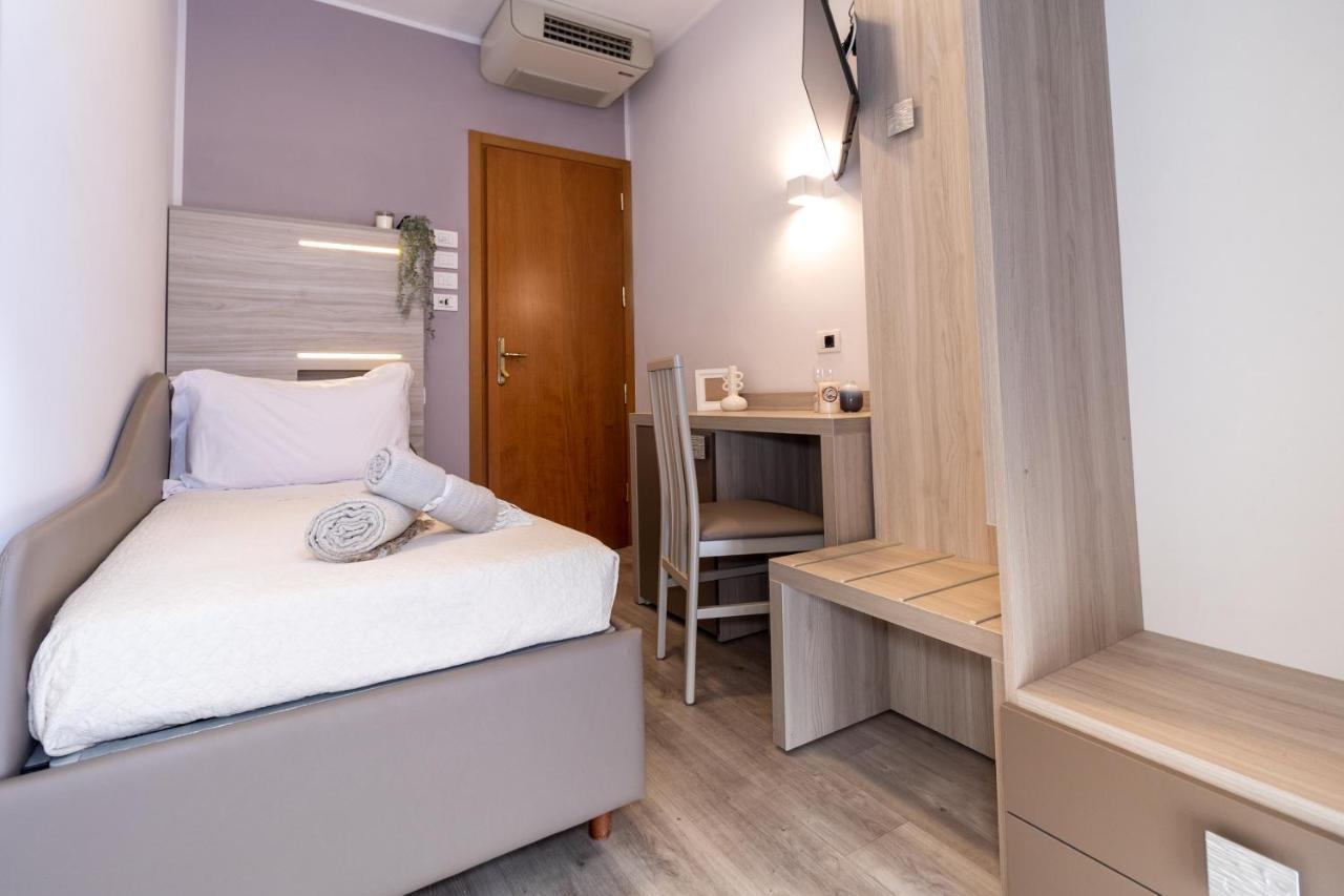 Hotel Alfonsina Riccione Bagian luar foto