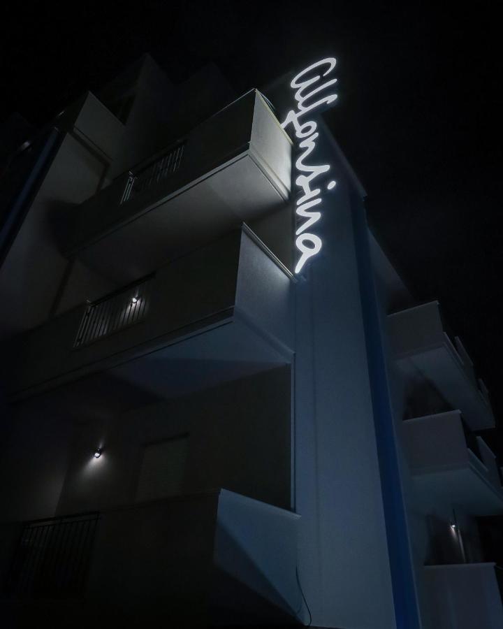 Hotel Alfonsina Riccione Bagian luar foto