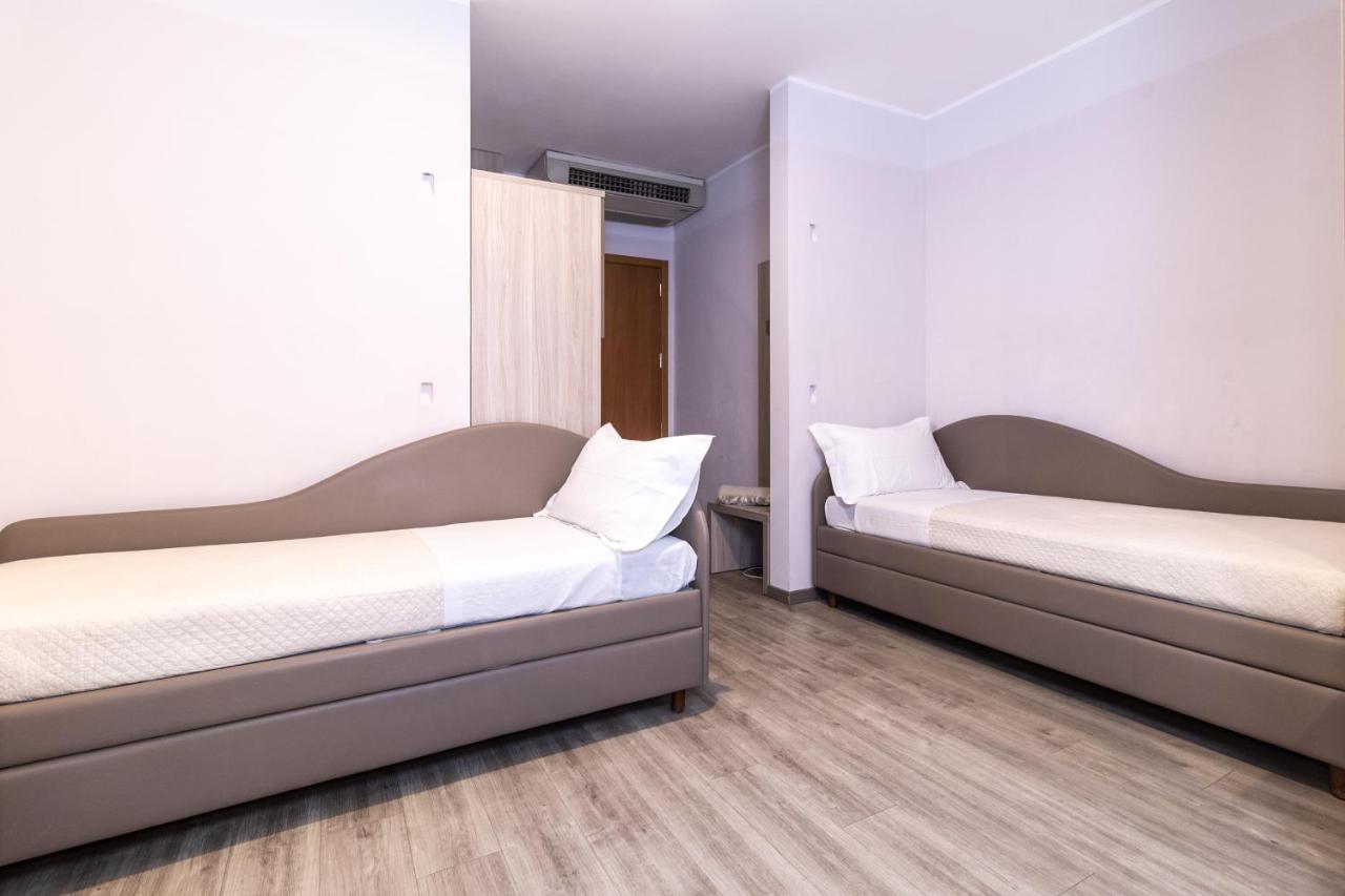 Hotel Alfonsina Riccione Bagian luar foto