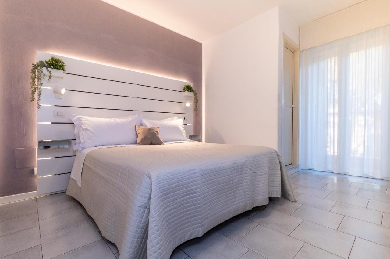 Hotel Alfonsina Riccione Bagian luar foto